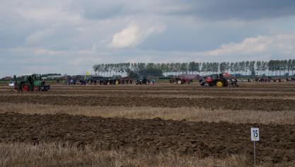 De regen was even een spelbreker, maar uiteindelijk kon er een bijzondere nationale ploegwedstrijd doorgaan.