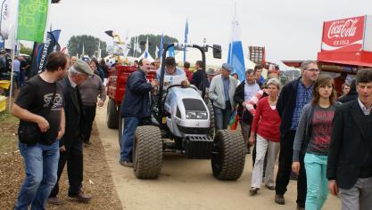 Welke exposant zoekt u of welke demonstratie op de Werktuigendagen wil u opvolgen? Bijgaande exposantenlijst en het grondplan van de terreinen op de volgende pagina’s kunnen u helpen uw bezoek beter te plannen.