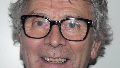 Etienne Van Muylem, medewerker van de paardenrubriek, is overleden.