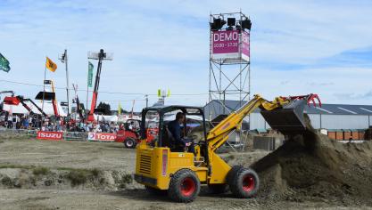 Knikmops KM 250 Tele met uitschuifbare laadarm.