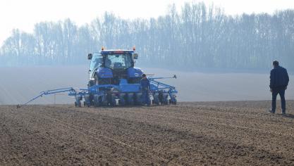 Landbouwgrond gaat soms verloren vanwege stadsuitbreiding.