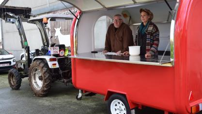 Naast melk verwerken op gastbedrijven, wil Saskia ook kaas verkopen op de markt vanuit haar mobiele kaasmakerij.