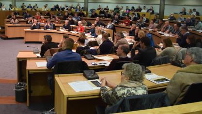 In West-Vlaanderen is de gevoeligheid voor nadelige effecten van het wonen in de buurt van een veehouderij groot. Maar er zijn weinig argumenten die grote onrust verantwoorden.