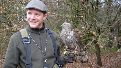 Voor Sébastien is valkerij geen voorbijgaande hobby. Het is reeds twintig jaar dat hij in vogels is geïnteresseerd en deze passie is een ware  levenswijze geworden.