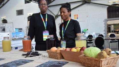 Francine en Aurélie Beya van ‘Shake Eat’ maken mooie smoothies van lelijke groenten en fruit.