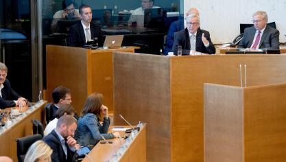 Voorzitter van de Europese Commissie Jean-Claude Juncker spreekt het Waals parlement toe.