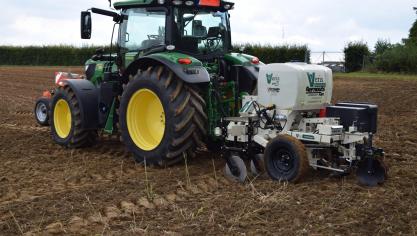 Met de Veris-bodem-scanner kan men de bodem in kaart brengen en uiteindelijk variabel bekalken, bemesten,... Zo springt men duurzaam om met middelen.