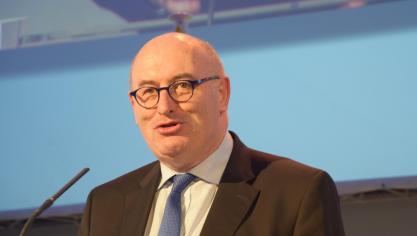 Eurocommissaris Phil Hogan is niet blij met de bezuinigingen.