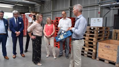 Op Tomato Masters  inspecteerde minister  Joke Schauvliege de  geproduceerde  tomaten.