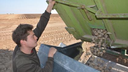 Volgens Oxfam verdienen boeren te weinig.