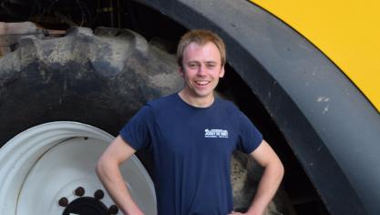 Jordy De Smet had van kinds af aan al een passie voor loonwerk.