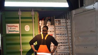 Om een container met zendingen te controleren, moet men ook wel eens wat dieper kijken.