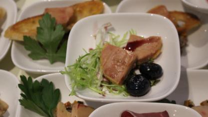 Foie gras is een luxeproduct gemaakt van de lever van een eend of gans.