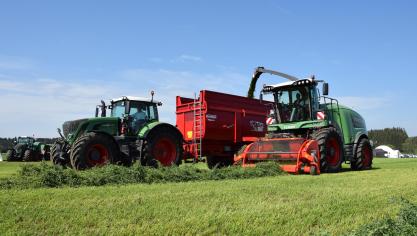 Naast de Fendt tractoren verschijnen straks ook de Fendt-machines bij ons in het veld.