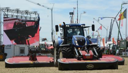 Geomow van Vicon regelt automatisch de overlap tussen de front- en achtermaaiers.