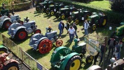 Het Franse  tractormerk Vierzon komt in de  aandacht te staan tijdens de  oldtimerrally.