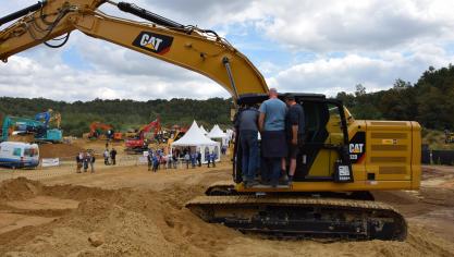 Naar schatting konden de bezoekers afgelopen weekend zo’n 80 graafmachines en 20 vrachtwagens op het demoterrein zien.