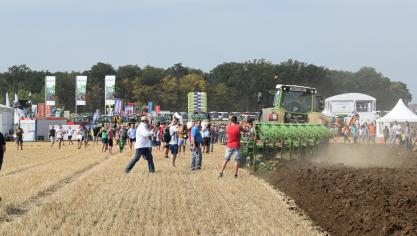 Tijdens de Fendt Feldtag wordt gedurende een ganse dag het Fendt-gamma gedemonstreerd aan het grote publiek. Merkbeleving en productinformatie verstrekken staat voorop.