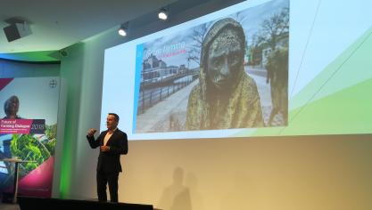 Topman Liam Condon wees tijdens zijn presentatie op de beruchte Ierse hongersnood.