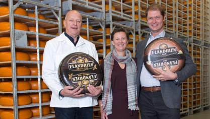 Meester-kaasmaker Ale Mier, Helga Deloof en Jan Desmet van De Kazerij.