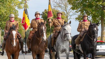 Ruiters tijdens de herdenking van de charge van Burkel (Maldegem).