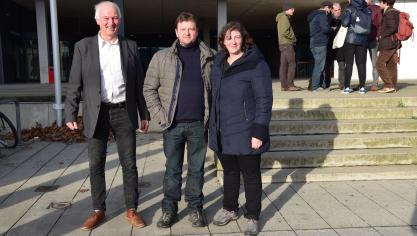 Raf Verbeke, landbouwer Pieter Van Poucke en partner Annelies Marchand vervolgen OCMW Gent voor de verkoop van 450 ha landbouwgrond aan een investeringsmaatschappij van Fernand Huts.