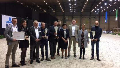 Award-winnaars gelauwerd door landbouwminister Joke Schauvliege (tweede van rechts).