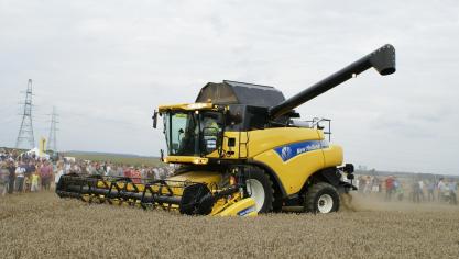 In Zedelgem worden onder andere maaidorsers van het merk New Holland gemaakt.