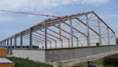 Drugsbendes jagen op ruimte om hun illegale productie te huisvesten. Het oog valt daarbij soms ook op de grote loodsen van landbouwers.