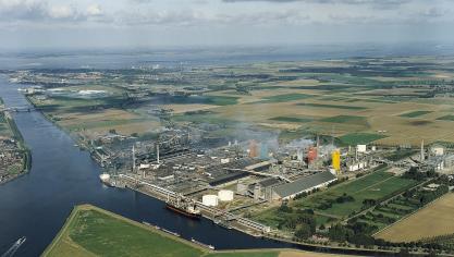 Met extra hoge importheffingen wil de Europese Commissie kunstmestproducenten in de EU beschermen tegen oneerlijke concurrentie. Op de foto de productiesite van Yara in het Nederlandse Sluiskil.