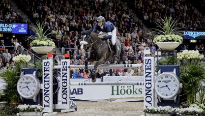 Steve Guerdat ging in een sterk deelnemersveld met het goud lopen.