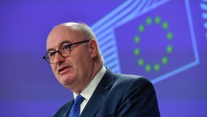 Landbouwcommissaris Phil Hogan zet in op meer ondersteuning van jonge landbouwers.