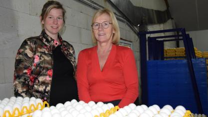 Ellen Vaneynde - hoogzwanger tijdens de reportage - vormt een ideale tandem met haar mama Marja Both op het pluimveebedrijf.