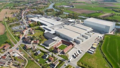 Waals minister Carlo Di Antonio heeft de vergunning geweigerd voor de bouw van een nieuwe productiesite door het West-Vlaamse aardappelverwerkende bedrijf Clarebout Potatoes in Frameries, in de provincie Henegouwen. (op de foto: luchtbeeld van de site in Waasten)