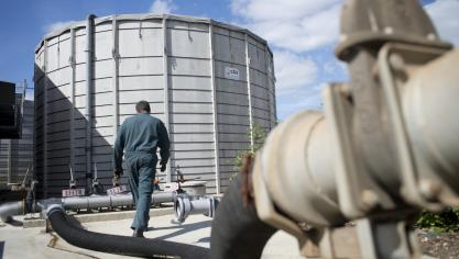 Bij de mestfraude zijn landbouwers, transporteurs en verwerkers betrokken. Het bedrijf op de foto staat los van de zaak.