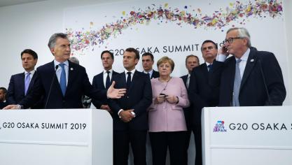 De Argentijnse president en Mercosur-voorzitter Mauricio Macri en voorzitter Jean-Claude Juncker van de Europese Commissie beklonken de handelsdeal tijdens de G20-top in Osaka.