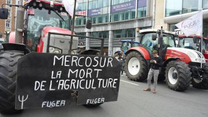 Circa 50 boeren kwamen naar het Schuman-plein in Brussel om te demonstreren.