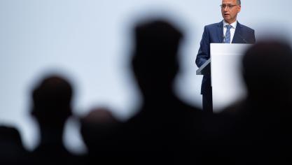 Topman Werner Baumann van Bayer ligt onder vuur van aandeelhouders omdat de overname van Monsanto veel juridische sores meebrengt.