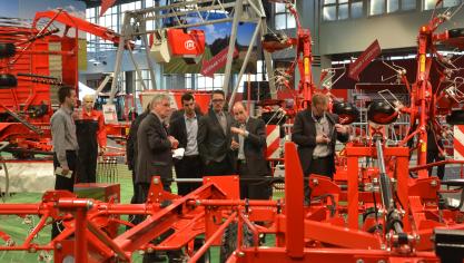 Agribex wil de sectorbelangen bij beleidsmakers onder de aandacht brengen, maar blijft tegelijk vooral een tentoonstelling van landbouwmachines.