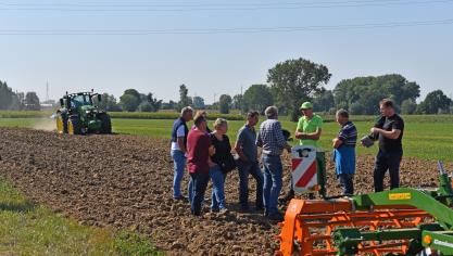 Op vijf demonstratie-eilanden konden men in totaal meer dan 20 demo’s volgen. De thema’s bodem, bemesting en gewasbescherming stonden centraal tijdens ‘Inagro te velde’.