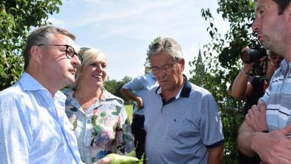 Op 29 augustus jl. bracht toenmalig minister Koen Vandenheuvel op uitnodiging van Europees parlementslid Hilde Vautmans een bezoek aan enkele Limburgse fruitplantages.