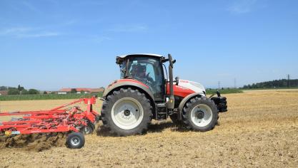 In de nieuwe compacte Expert CVT herkennen we de kenmerken en het comfort van de  grote Steyr-modellen.