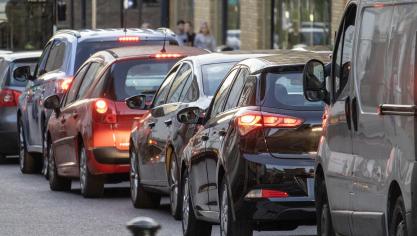 Om tot een echte vermindering van de uitstoot in Vlaanderen te komen, moet sterker ingegrepen worden op de transport- en gebouwensector, stellen milieuorganisaties.