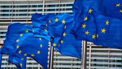 Het Parlement wil dat er in de toekomstige Europese klimaatwet hogere ambities worden vastgelegd ten aanzien van de EU-doelstelling om de CO2-uitstoot in 2030 te verminderen, namelijk 55% reductie in 2030 ten opzichte van 1990 (in plaats van ‘ten minste 50% tot 55%’, zoals voorgesteld door de Commissie).