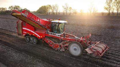 Varitron 470 Platinum Terra Trac met bodemvriendelijk rupsonderstel.