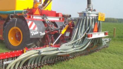 Dankzij derogatie kunnen landbouwers onder strikte voorwaarden meer dierlijke mest gebruiken dan 170 kg stikstof per hectare, zoals vastgesteld door de Nitraatrichtlijn, die als doel heeft de vervuiling van nitraat uit bemesting te verminderen.