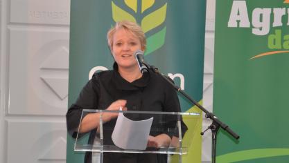 Federaal minister Nathalie Muylle (CD&V) benadrukt het economische belang van de landbouw voor België.