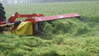 Belangrijk is dat de messen van de maaier zeker scherp genoeg zijn.