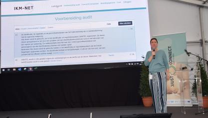 Stephanie Van Weyenberg (ILVO) demonstreerde de nieuwe tool IKM-NET tijdens de Agridagen.