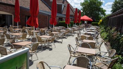 Wie bijvoorbeeld een verbruiksruimte heeft op de boerderij en nu dus veel omzet verliest, kan een hinderpremie aanvragen.